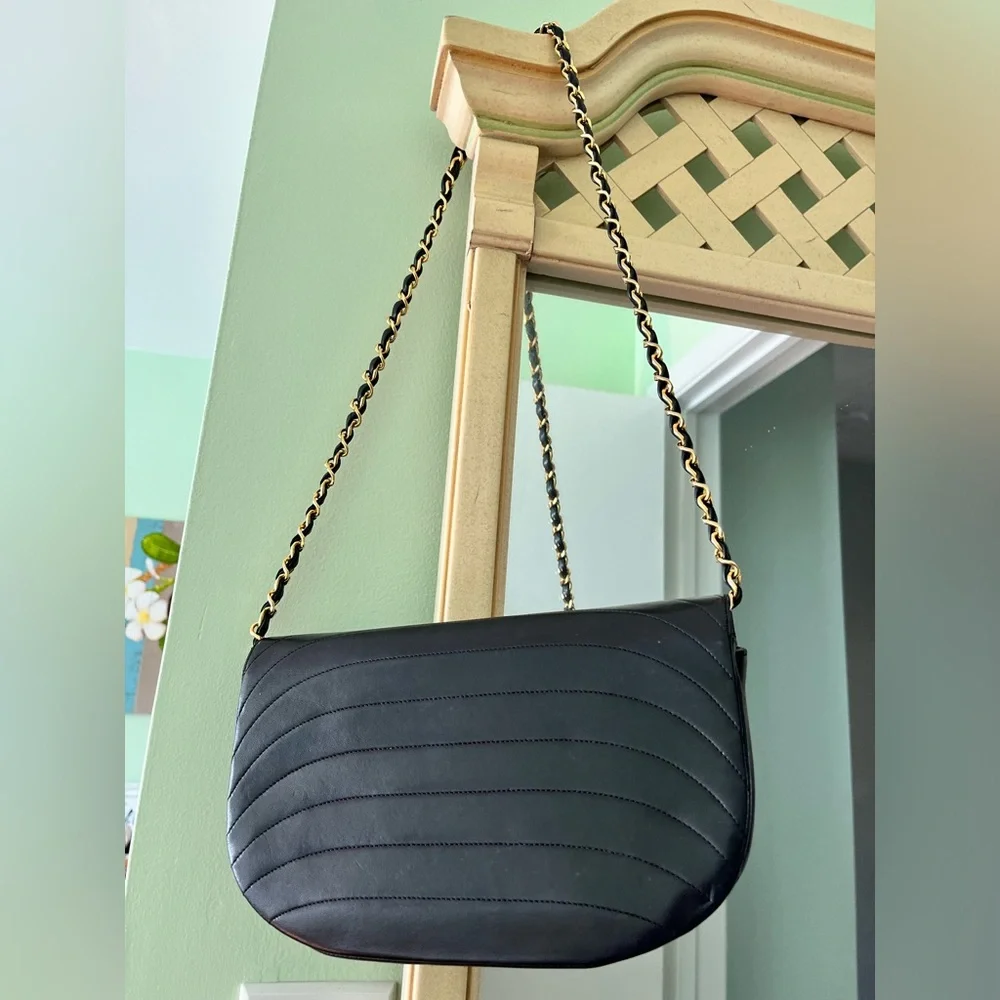 Authentic Vintage Chanel
Half Moon borderline - Picture 3 of 6